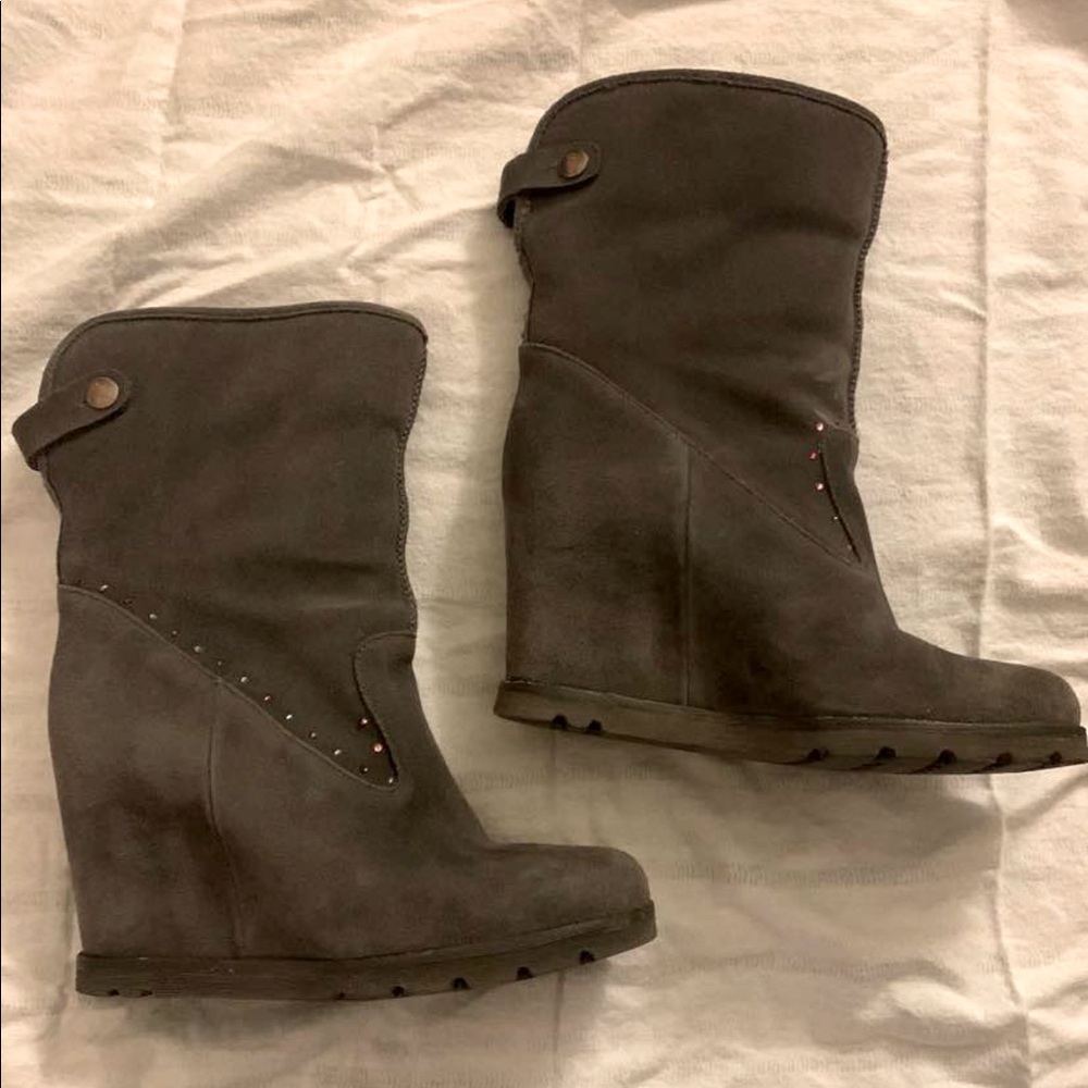 These are womens wedge heel size 6 Uggs with pink rhinestones.